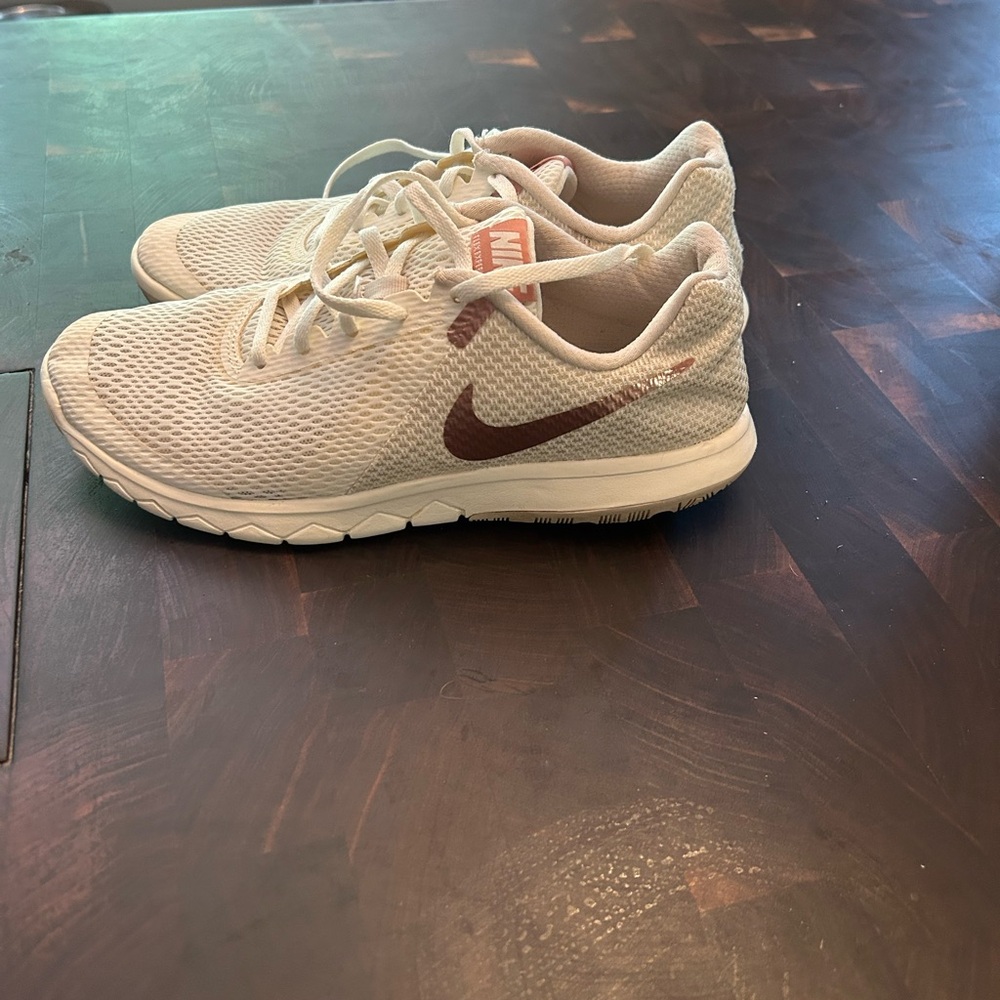 Nike Cream and Brown Running Shoes
